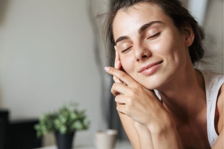 Pielęgnacja twarzy po 40. – jak to robić właściwie?