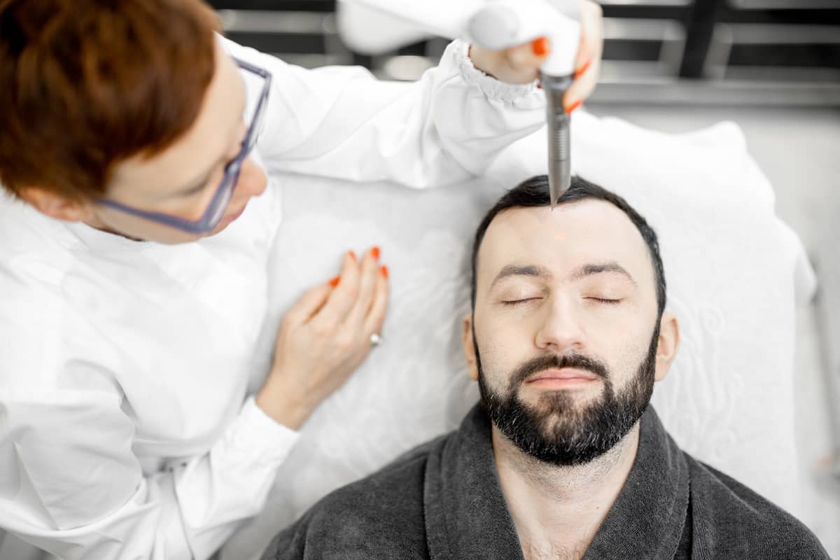 Gojenie się skóry po przeszczepie włosów