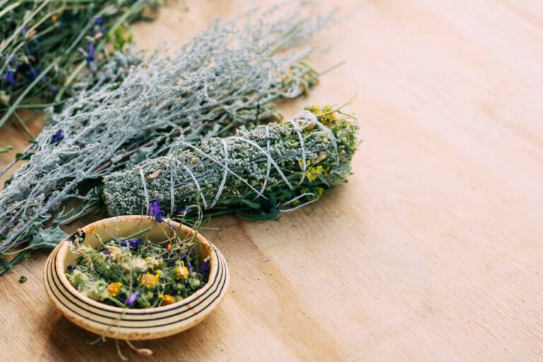Jak łączyć zioła na uspokojenie z suplementami i lekami