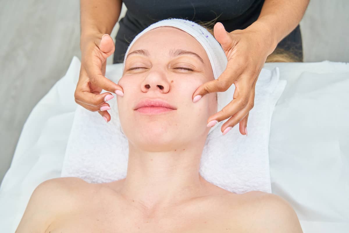 Zabiegi nawilżające na twarz